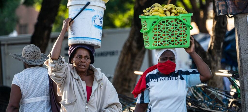 Zaradi naraščanja geopolitičnih napetosti že drugo leto upadajo svetovne tuje naložbe