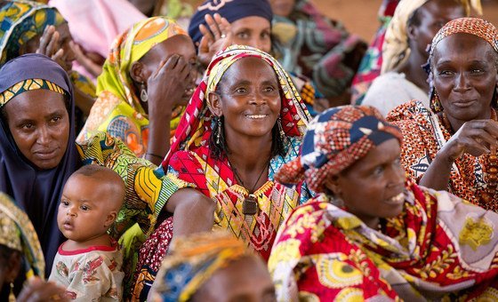 Vodja ZN za človekove pravice poziva k prenehanju “ekonomskega nasilja” nad ženskami in dekleti