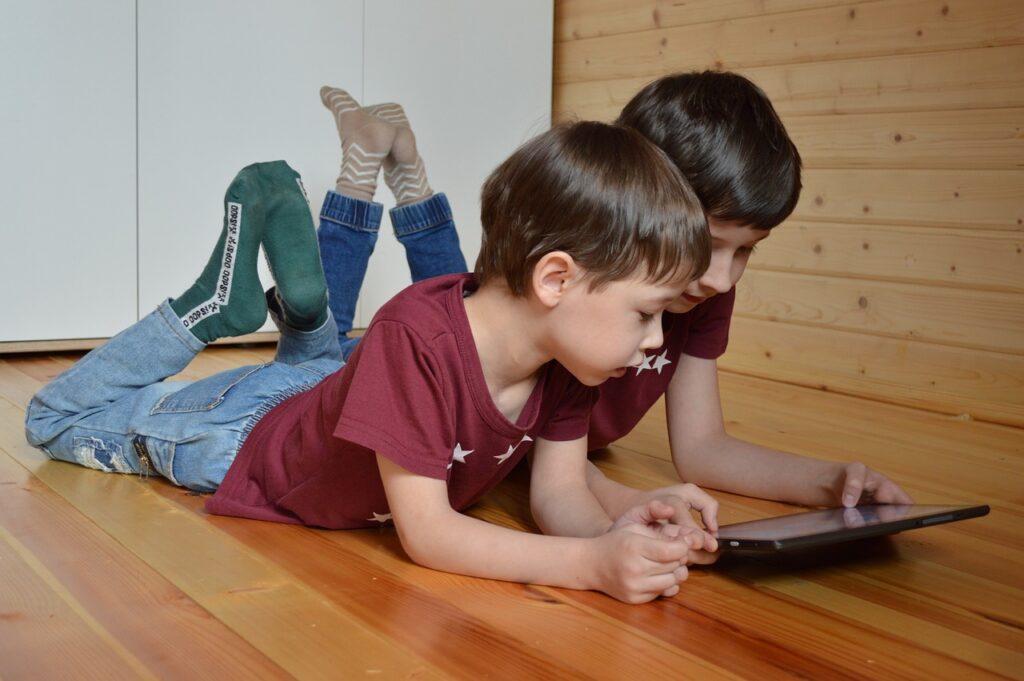 Mladi in trajnostni razvoj: izzivi in priložnosti