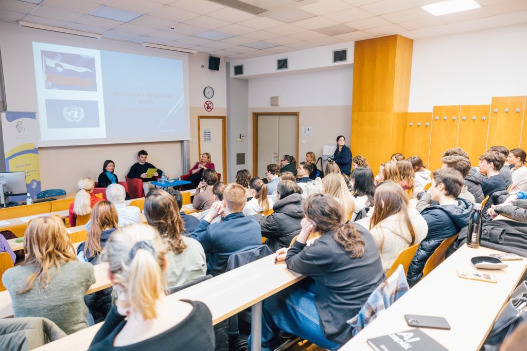 Ministrica Fajon na okrogli mizi ob obletnici članstva Slovenije v Varnostnem svetu OZN
