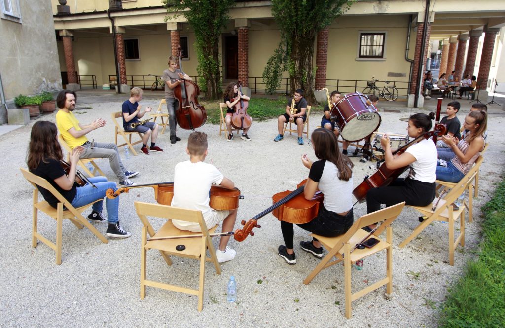 Slovenija z mladimi za mir: mednarodni muzikal Otrok miru povezuje umetnost in diplomacijo