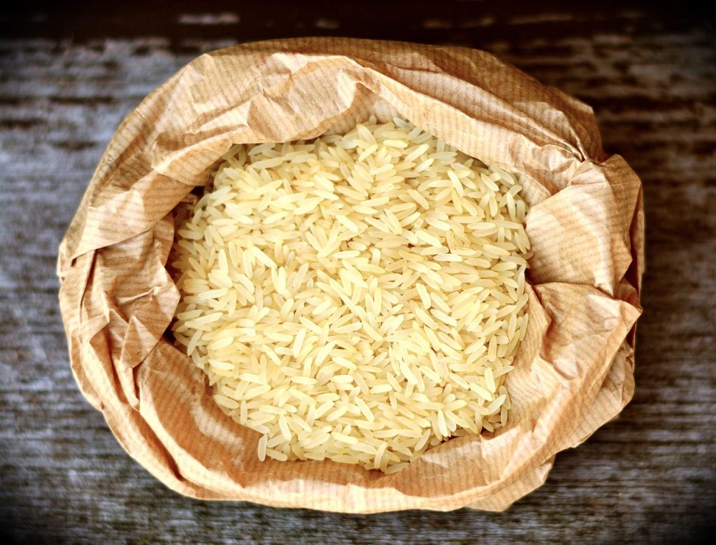 Nevidne sestavine na krožniku – od izkoriščanja delavcev do zavajajočih oznak