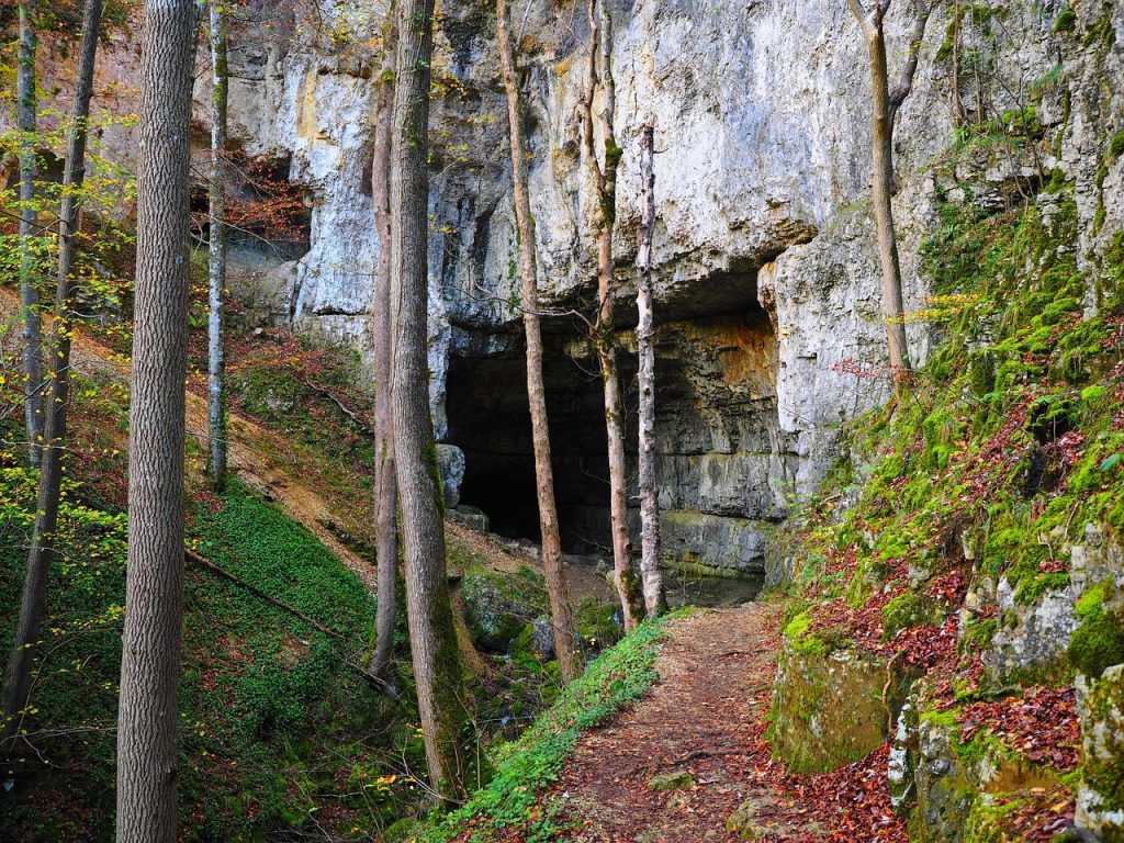 Arheološki park Divje babe je razglašen za kulturni spomenik državnega pomena