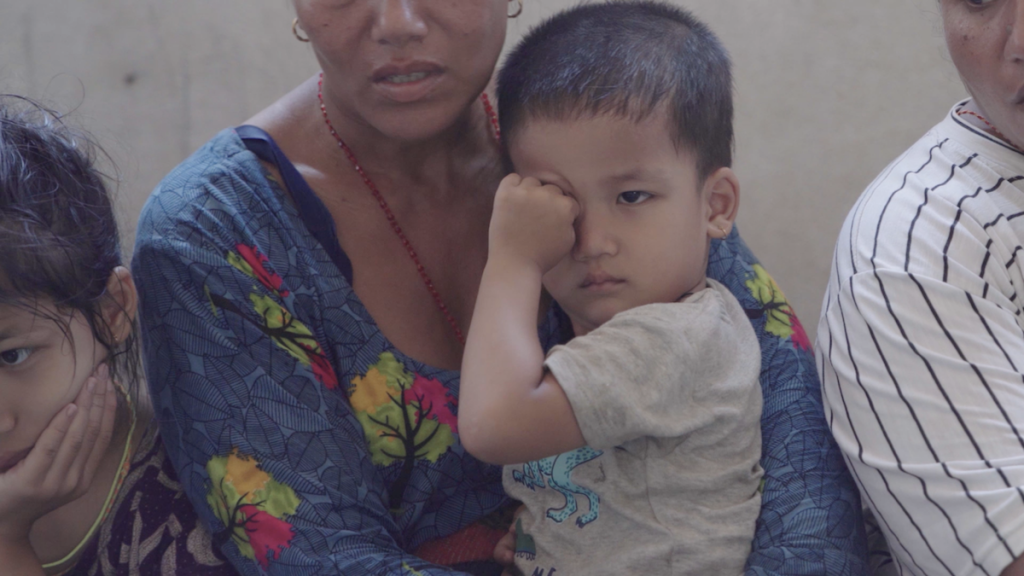 Po poplavah v Nepalu več kot 17.000 otrok nujno potrebuje humanitarno pomoč