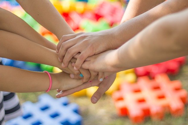 Svetovni dan humanitarnosti: poklon padlim humanitarnim delavcem in poziv k večji zaščiti zdravstvenega varstva